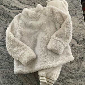 White Fuzzy Matching Set l S (5/6)